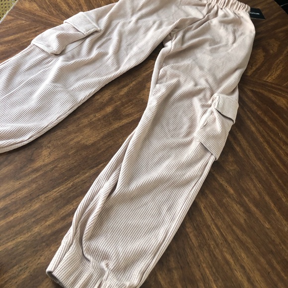PrettyLittle Thing Tan Cargo Joggers!! - Picture 2 of 5